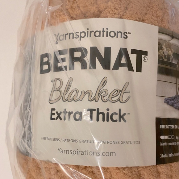 New Bernat Blanket Yarn in Fawn Extra Thick Coral Pink Crochet Knit Craft - Picture 4 of 4